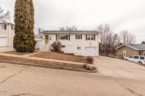 Exterior - 2914 E Ave C E, Bismarck, ND 58501 photo 4 of 9