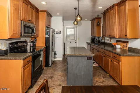 Kitchen - 2914 E Ave C E, Bismarck, ND 58501 photo 6 of 6