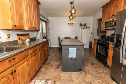 Kitchen - 2914 E Ave C E, Bismarck, ND 58501 photo 5 of 6
