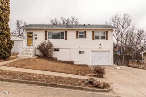 Exterior - 2914 E Ave C E, Bismarck, ND 58501 photo 3 of 9