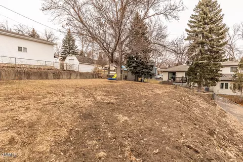Exterior - 2914 E Ave C E, Bismarck, ND 58501 photo 7 of 9