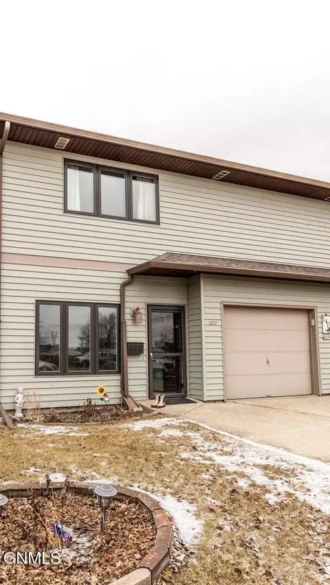 1017 E Bowen Ave, Bismarck, ND 58504 photo 2