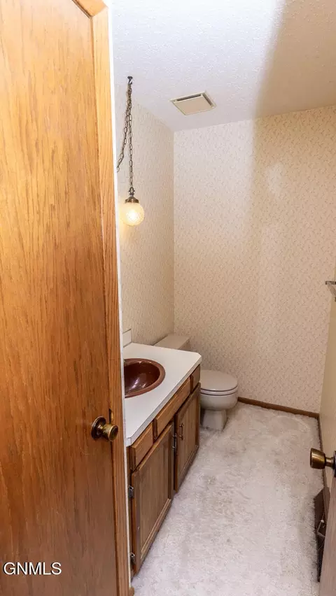 1017 E Bowen Ave, Bismarck, ND 58504 photo 13