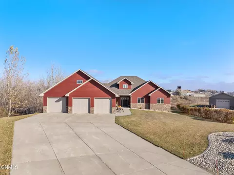 3200 Highview Ave, Minot, ND 58703