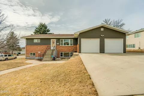 1602 17th St, Bismarck, ND 58501