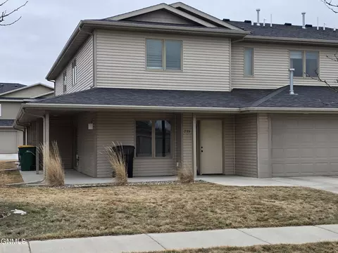735 Mayflower Dr, Bismarck, ND 58504