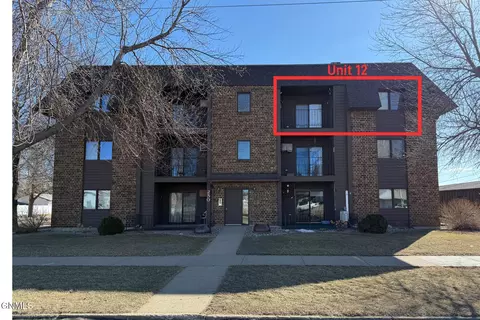 250 4th St NE, Valley City, ND 58072