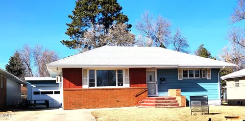 708 14th St NW, Mandan, ND 58554
