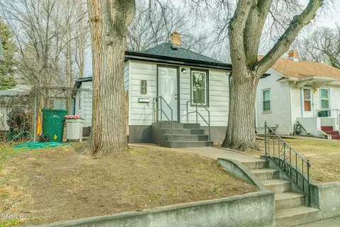704 F Ave E, Bismarck, ND 58503