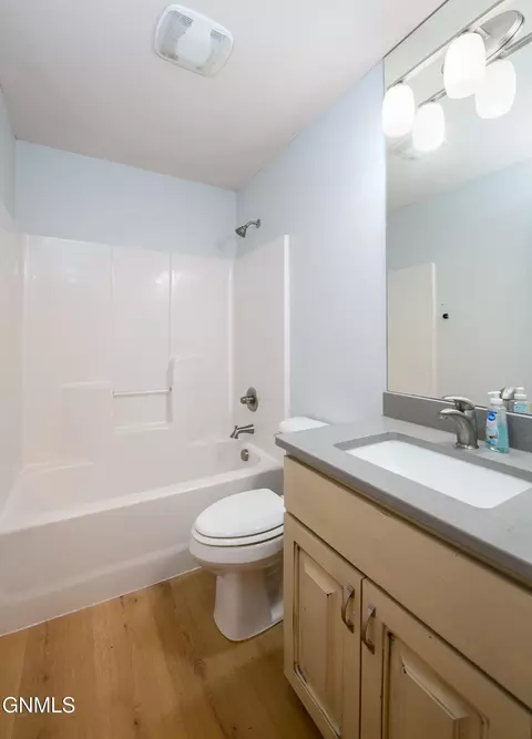 4101 Huron Dr, Bismarck, ND 58503 photo 13