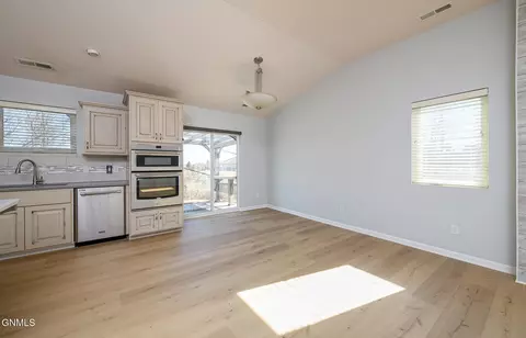 4101 Huron Dr, Bismarck, ND 58503 photo 5