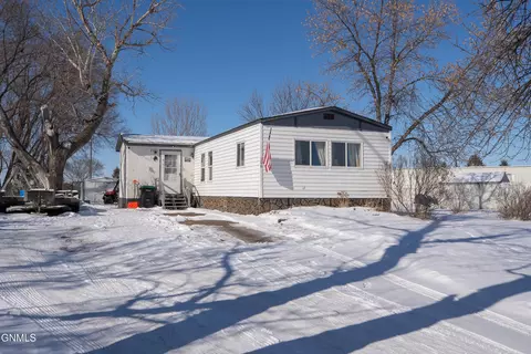 106 Albatross Dr, Lincoln, ND 58504