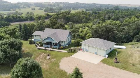 2930 Lyons Rd, Mandan, ND 58554 photo 2