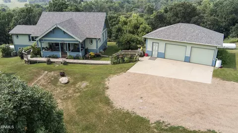 2930 Lyons Rd, Mandan, ND 58554 photo 3