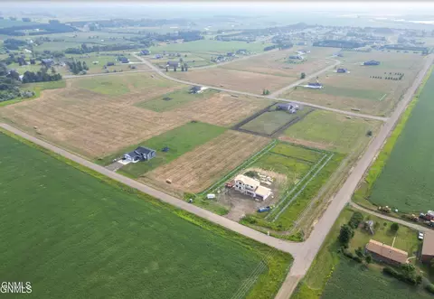 11513 Apple View Ln, Menoken, ND 58558 photo 2