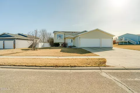4613 Kost Dr, Bismarck, ND 58503