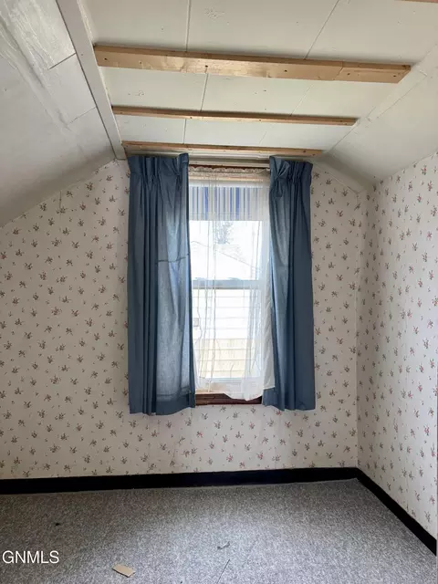 Bedroom - 417 7th Ave W, Williston, ND 58801 photo 3 of 3