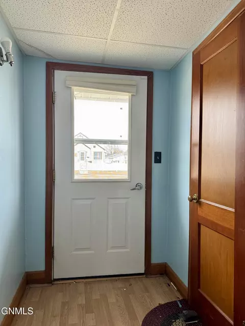 Entry Way - 417 7th Ave W, Williston, ND 58801 photo 1 of 1