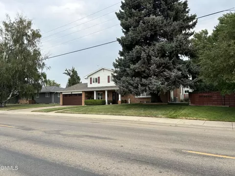 Exterior - 421 11th St E, Williston, ND 58801 photo 2 of 12