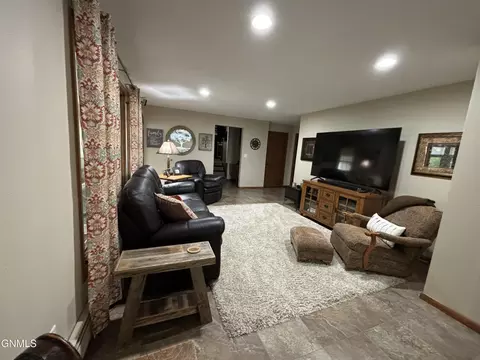 Living - 421 11th St E, Williston, ND 58801 photo 7 of 9