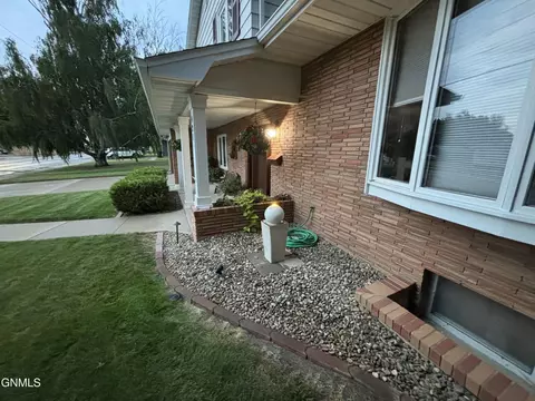Exterior - 421 11th St E, Williston, ND 58801 photo 5 of 12