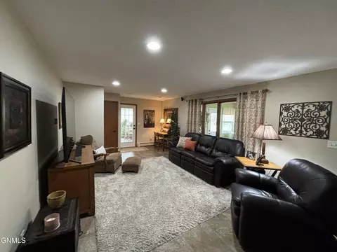 Living - 421 11th St E, Williston, ND 58801 photo 6 of 9