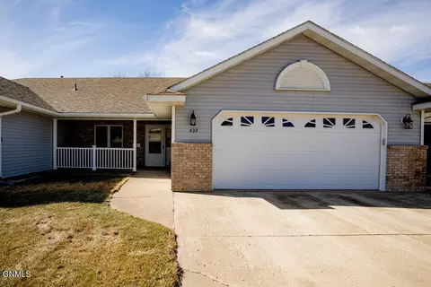 439 3rd St SW, Jamestown, ND 58401