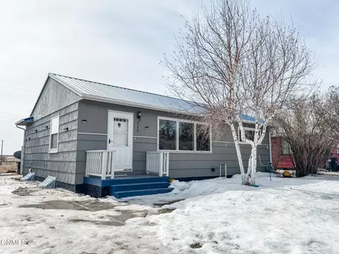 325 Dean Ave, Tioga, ND 58852