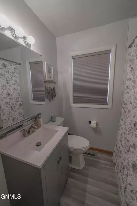 424 12th Ave W, Williston, ND 58801 photo 11