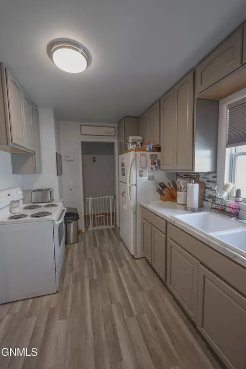 424 12th Ave W, Williston, ND 58801 photo 7