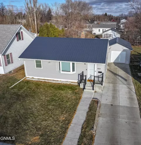 424 12th Ave W, Williston, ND 58801
