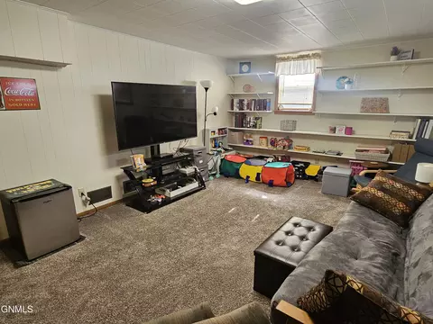 1611 13th St, Bismarck, ND 58501 photo 16