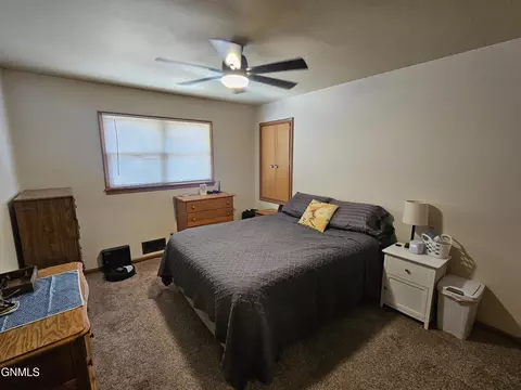 1611 13th St, Bismarck, ND 58501 photo 11