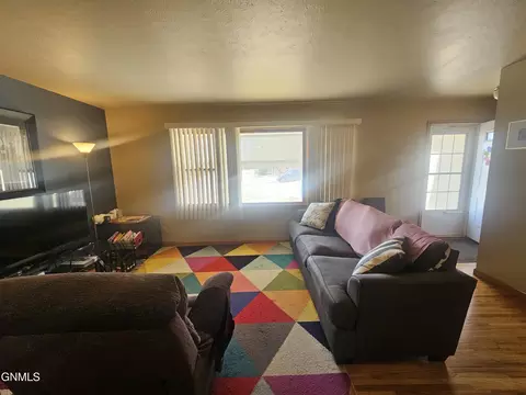 1611 13th St, Bismarck, ND 58501 photo 8