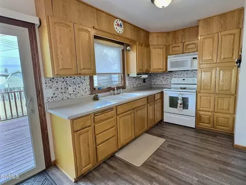 1802 6th Ave NW, Mandan, ND 58554 photo 5
