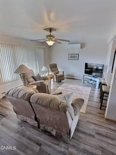 1802 6th Ave NW, Mandan, ND 58554 photo 4