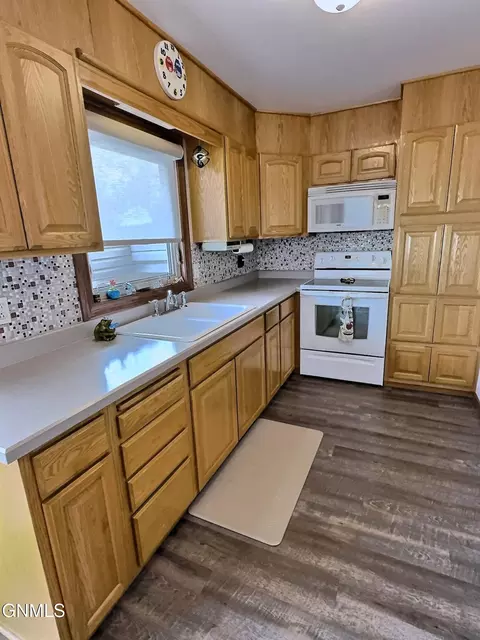 1802 6th Ave NW, Mandan, ND 58554 photo 7