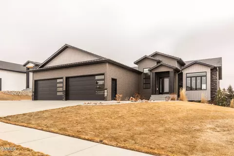4615 Marsh Hawk Dr, Bismarck, ND 58503