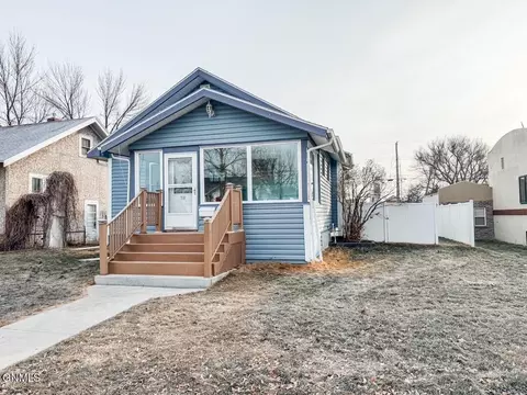 710 3rd Ave E, Williston, ND 58801