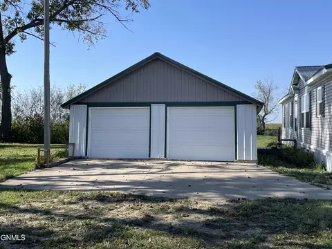 85 Elevator Rd, Carrington, ND 58421 photo 2
