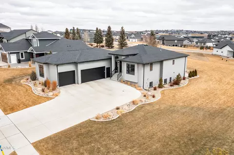 3807 Monreo Dr, Bismarck, ND 58503