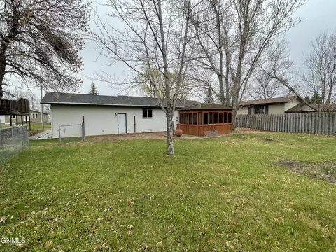 1107 Cypress Dr, Beulah, ND 58523 photo 32