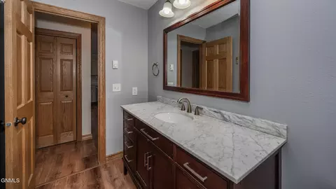 1107 Cypress Dr, Beulah, ND 58523 photo 14