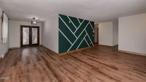 1107 Cypress Dr, Beulah, ND 58523 photo 4