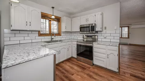 1107 Cypress Dr, Beulah, ND 58523 photo 6