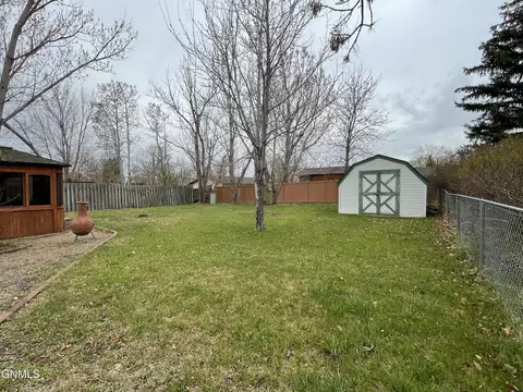 1107 Cypress Dr, Beulah, ND 58523 photo 34