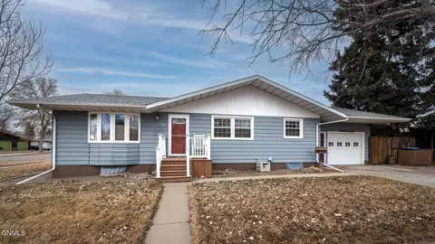 501 1st Ave NW, Beulah, ND 58523