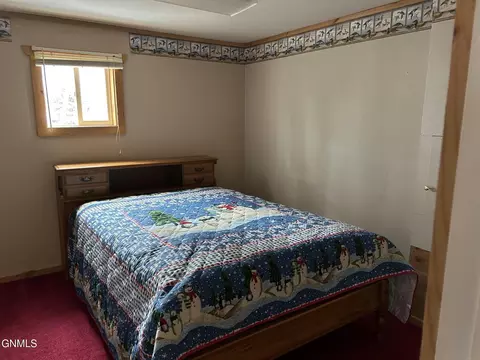 Bedroom - 11338 Birdie Ln, Ray, ND 58849 photo 3 of 6