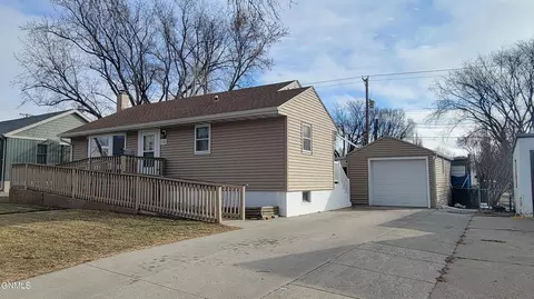 1319 3rd St, Bismarck, ND 58501 photo 2