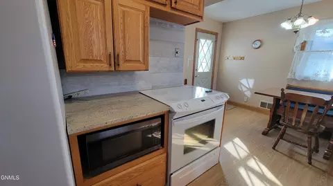 1319 3rd St, Bismarck, ND 58501 photo 10